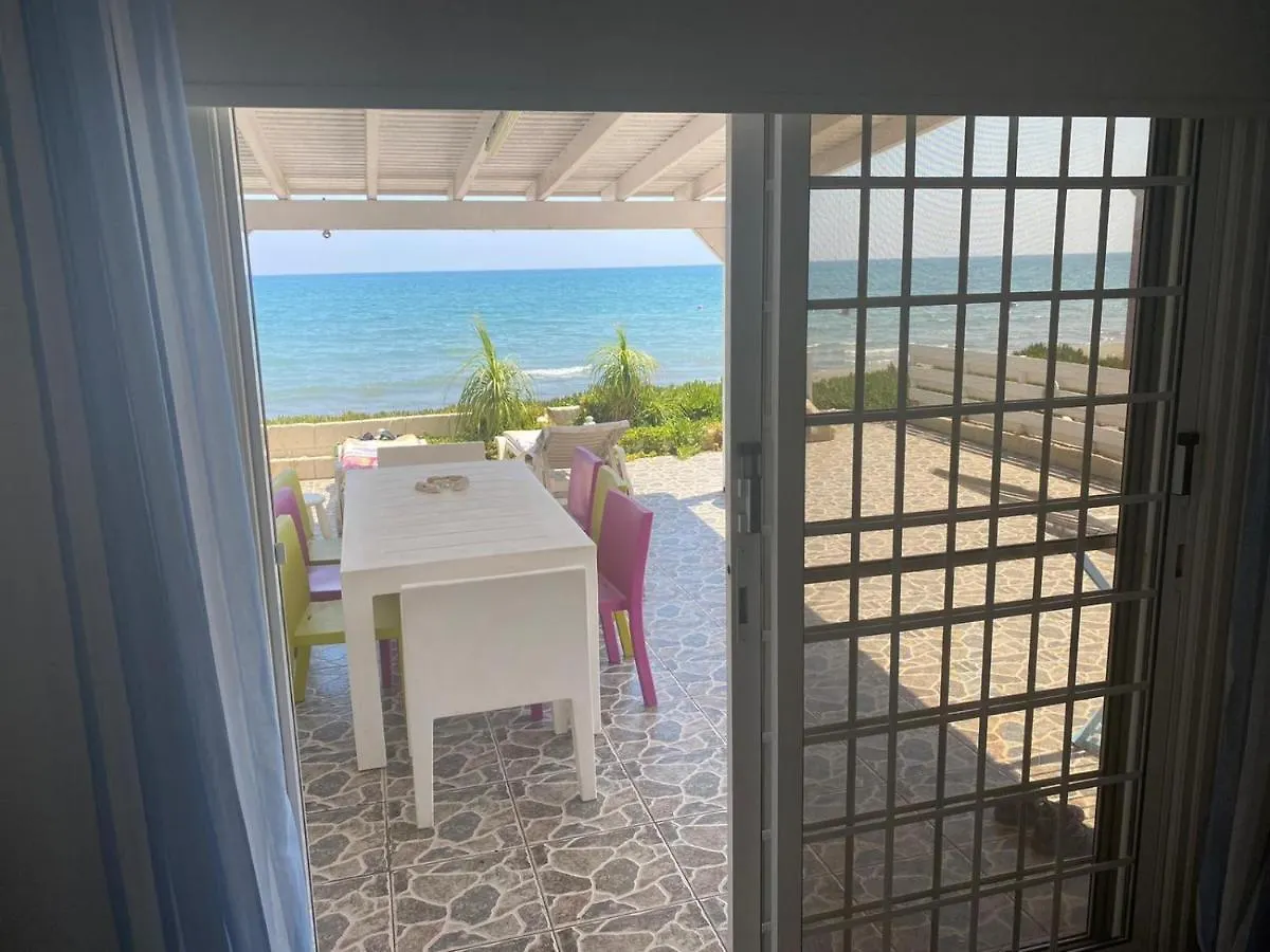 Willa Seafront Beach House Meneou